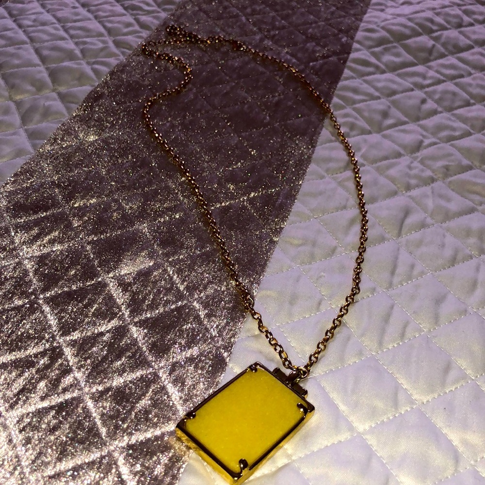 Stone with gold chain ✨